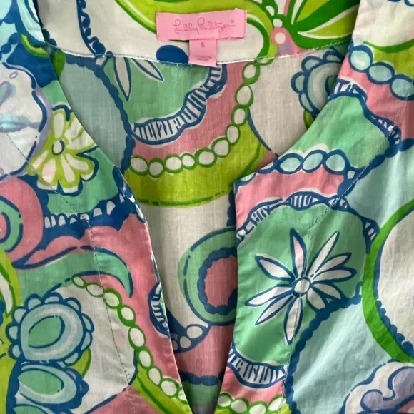 Lilly Pulitzer Amelia Island Tunic in Conch Republic Blue. S - Picture 6 of 9